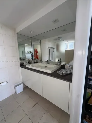 2457 Collins Avenue Miami Beach FL 33140