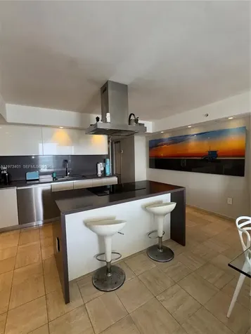 2457 Collins Avenue Miami Beach FL 33140