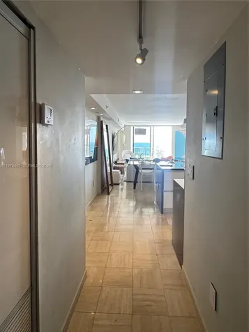 2457 Collins Avenue Miami Beach FL 33140