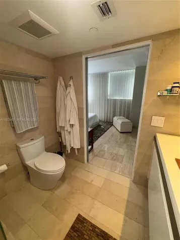 2457 Collins Avenue Miami Beach FL 33140