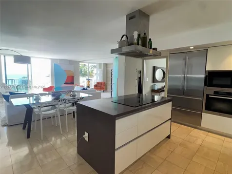 2457 Collins Avenue Miami Beach FL 33140