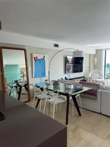 2457 Collins Avenue Miami Beach FL 33140