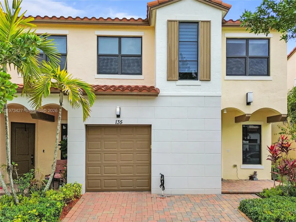 135 NW 209th Trail Pembroke Pines FL 33029