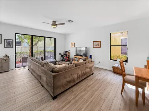 135 NW 209th Trail Pembroke Pines FL 33029