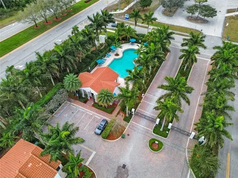 135 NW 209th Trail Pembroke Pines FL 33029