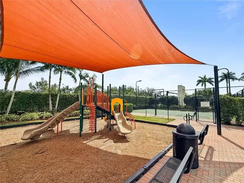 135 NW 209th Trail Pembroke Pines FL 33029
