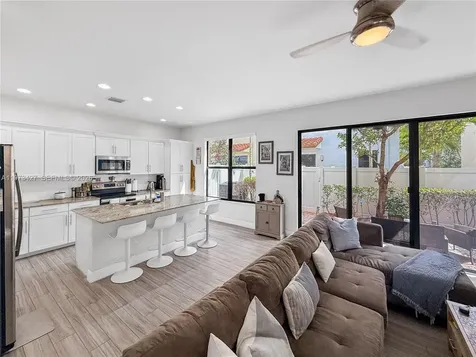135 NW 209th Trail Pembroke Pines FL 33029