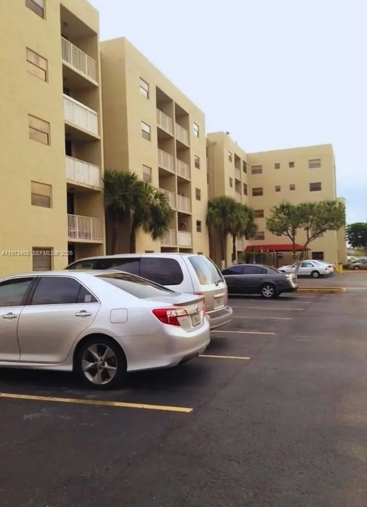 8185 NW 7th Street Miami FL 33126