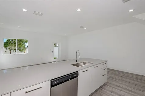 1305 NW 27 Avenue Pompano Beach FL 33069