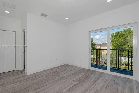 1305 NW 27 Avenue Pompano Beach FL 33069