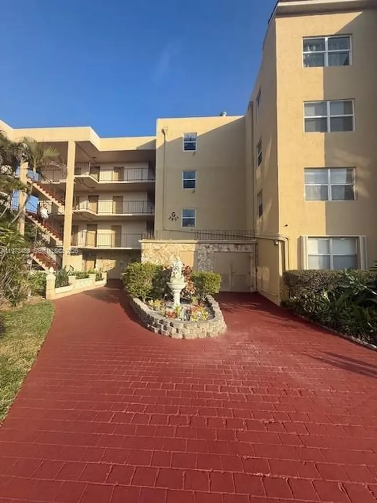 2801 Somerset Drive Lauderdale Lakes FL 33311