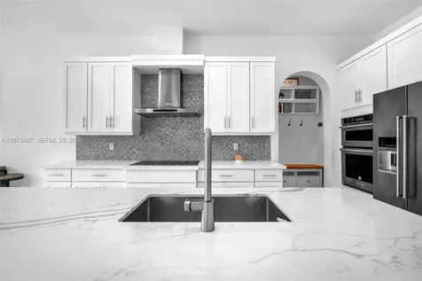1052 SW 113th Way Pembroke Pines FL 33025