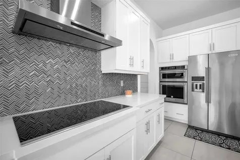 1052 SW 113th Way Pembroke Pines FL 33025