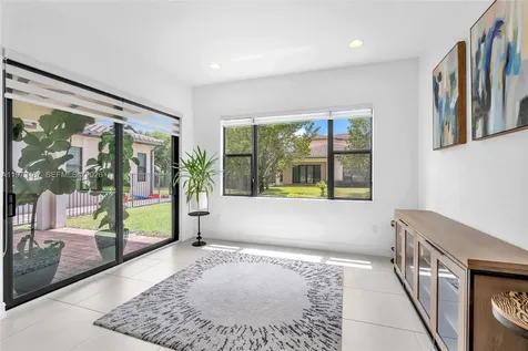 1052 SW 113th Way Pembroke Pines FL 33025