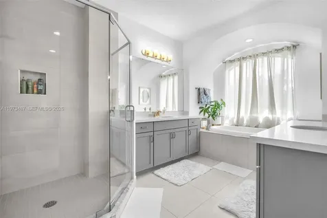 1052 SW 113th Way Pembroke Pines FL 33025