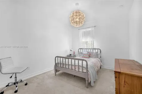 1052 SW 113th Way Pembroke Pines FL 33025