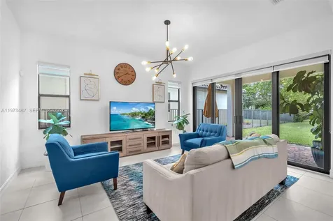 1052 SW 113th Way Pembroke Pines FL 33025