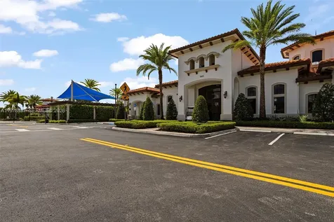 1052 SW 113th Way Pembroke Pines FL 33025