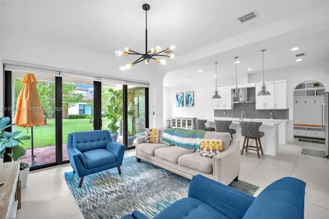1052 SW 113th Way Pembroke Pines FL 33025