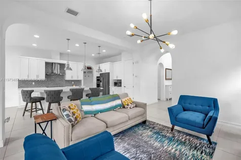 1052 SW 113th Way Pembroke Pines FL 33025