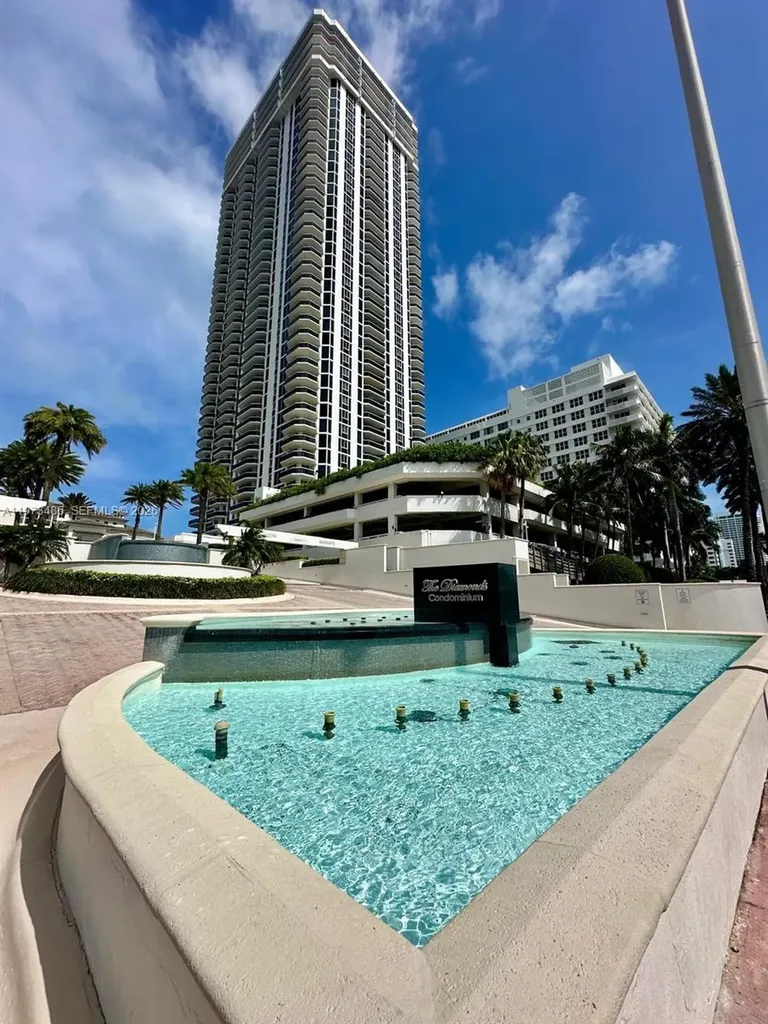 4775 Collins Avenue Miami Beach FL 33140