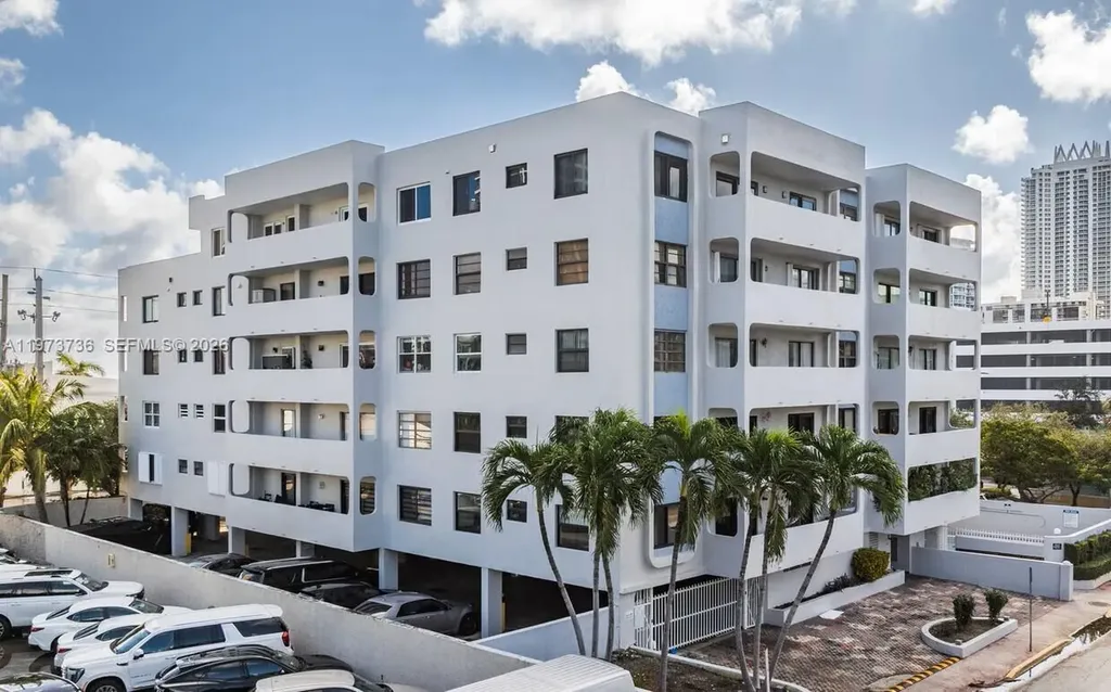 6725 Harding Avenue Miami Beach FL 33141