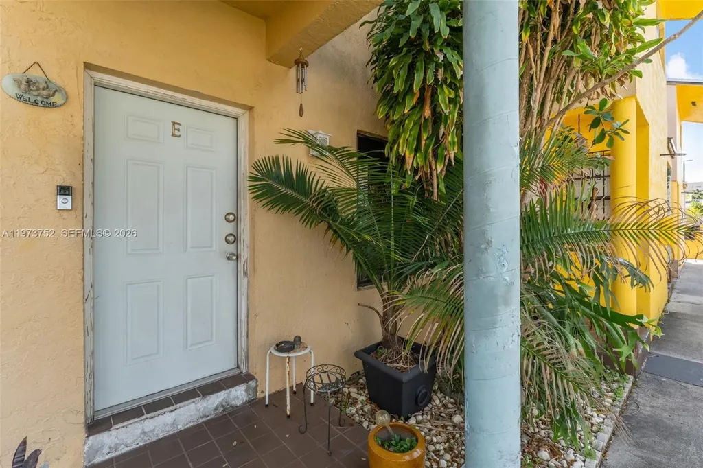 1613 NW 16th Street Miami FL 33125