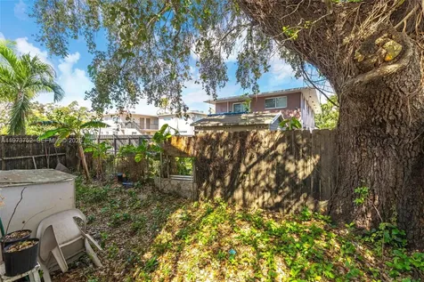 1613 NW 16th Street Miami FL 33125