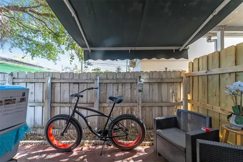 1613 NW 16th Street Miami FL 33125