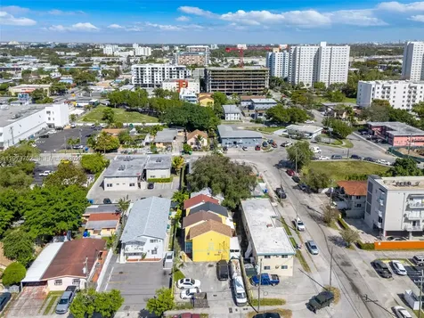 1613 NW 16th Street Miami FL 33125