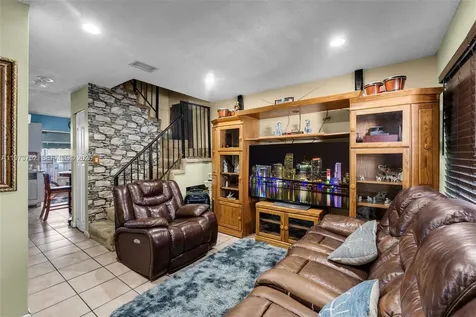 1613 NW 16th Street Miami FL 33125