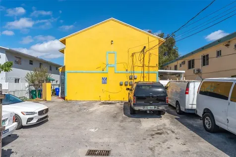 1613 NW 16th Street Miami FL 33125