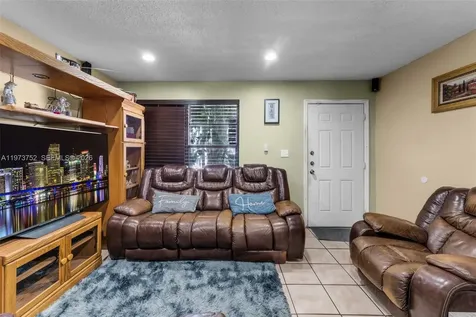1613 NW 16th Street Miami FL 33125