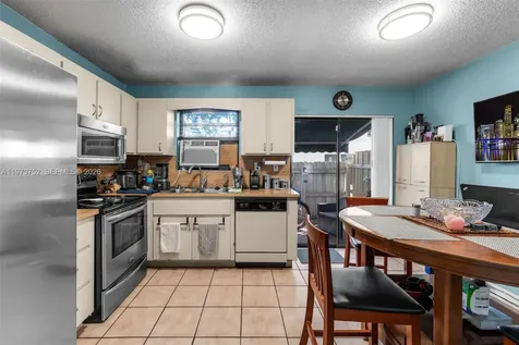 1613 NW 16th Street Miami FL 33125