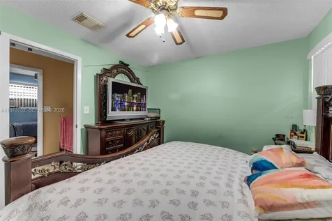 1613 NW 16th Street Miami FL 33125