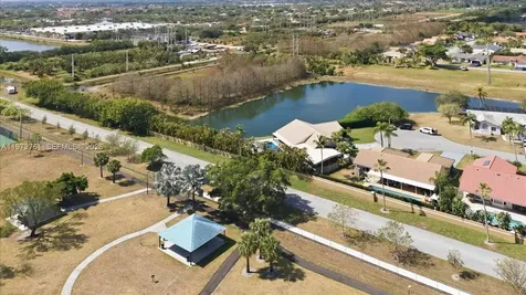 6520 Olde Moat Way Davie FL 33331