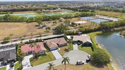 6520 Olde Moat Way Davie FL 33331