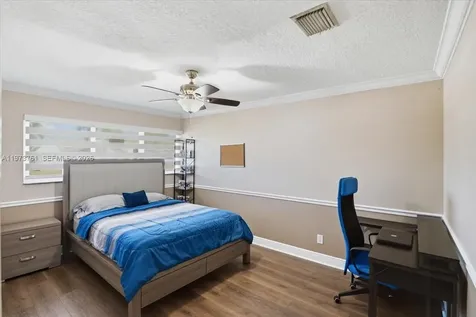 6520 Olde Moat Way Davie FL 33331