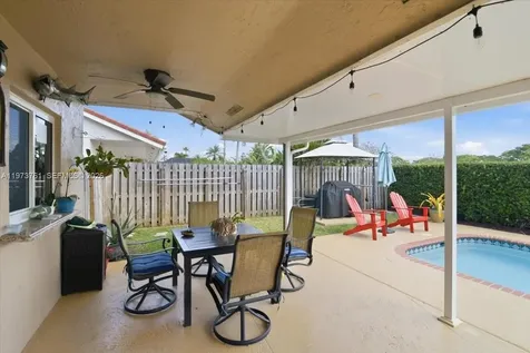6520 Olde Moat Way Davie FL 33331
