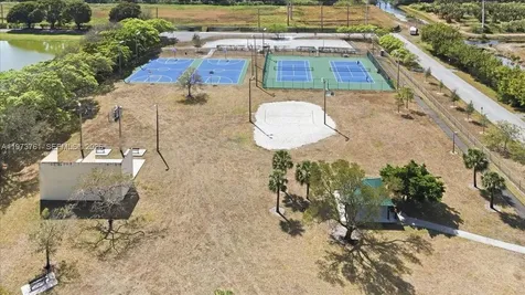 6520 Olde Moat Way Davie FL 33331
