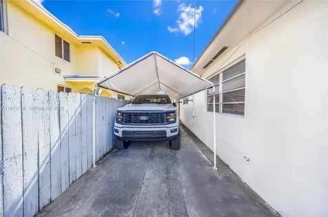 3532 NW 4th Terrace Miami FL 33125