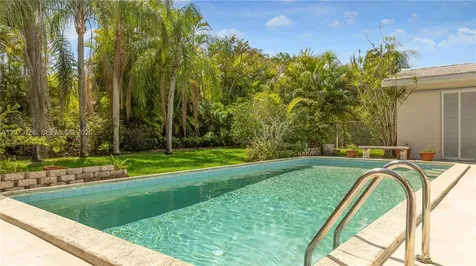 7010 SW 148th Terrace Palmetto Bay FL 33158