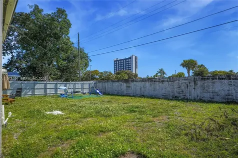 570 NE 169th Street North Miami Beach FL 33162