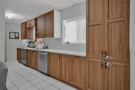 570 NE 169th Street North Miami Beach FL 33162