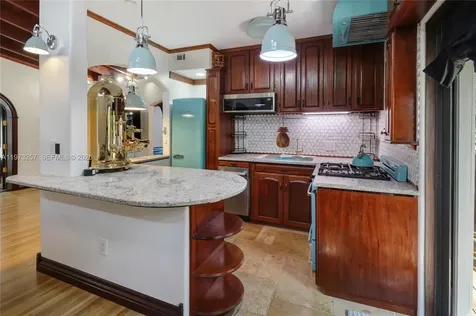 550 Quail Avenue Miami Springs FL 33166