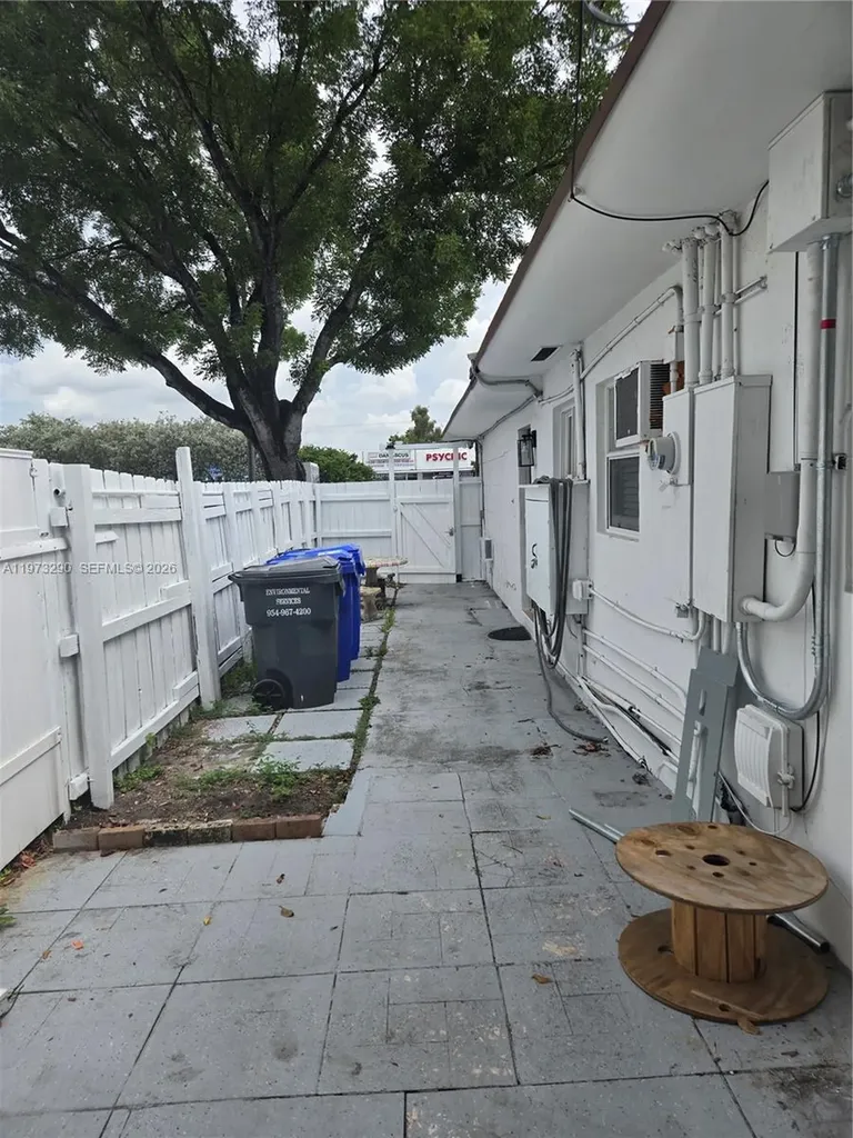 5712 Hollywood Boulevard Hollywood FL 33021