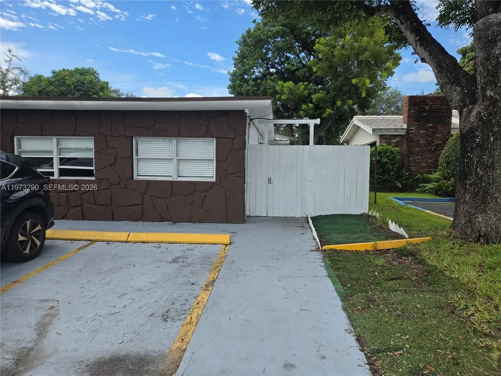 5712 Hollywood Boulevard Hollywood FL 33021