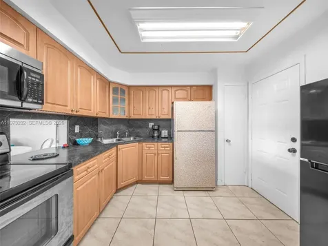 1530 NE 191st Street Miami FL 33179