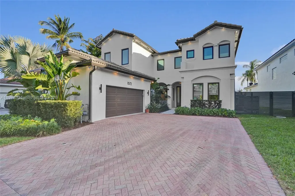 1572 NE 194th Street Miami FL 33179