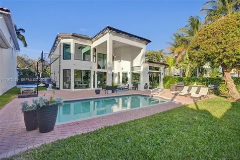 1572 NE 194th Street Miami FL 33179